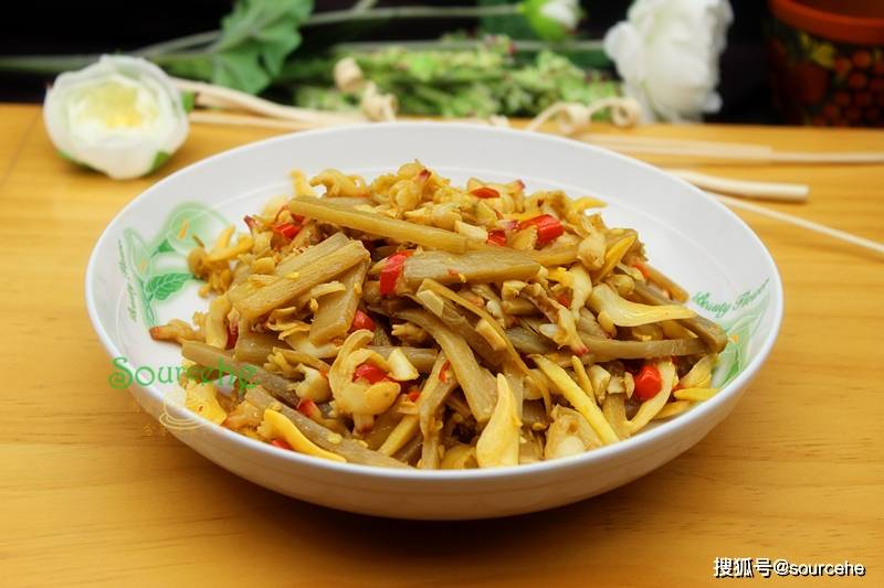 这菜上过舌尖上的中国,南方常有北方很少见,加贝壳肉炒太香了!