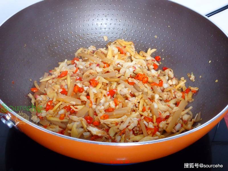 这菜上过舌尖上的中国,南方常有北方很少见,加贝壳肉炒太香了!