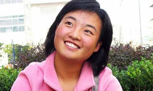 当初被叫做“最丑谋女郎”,只拍了一部就消失,如今她怎样了?
