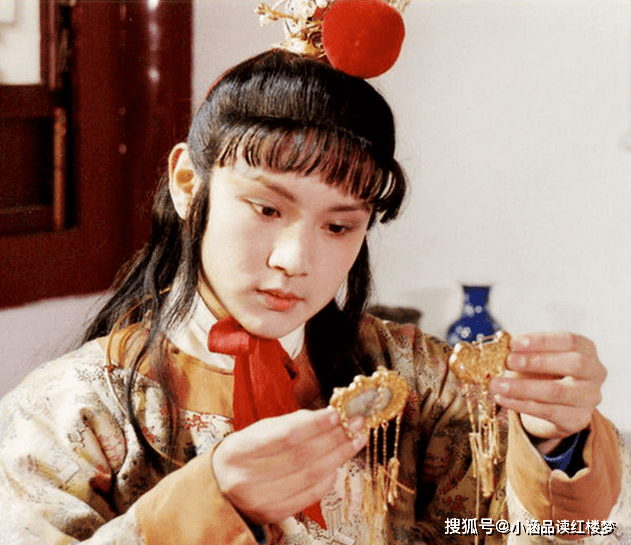 王熙凤和贾琏嬉戏,为何让平儿守在屋里?不仅仅是通房丫头的缘故