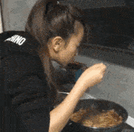 搞笑GIF:长颈鹿跳水,这牛逼的特效绝对给满分