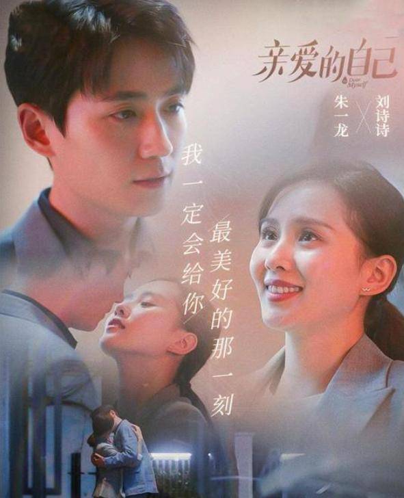 刘诗诗花絮曝光,牛仔套装超飒,配音坐姿霸气为剧内李思雨同款