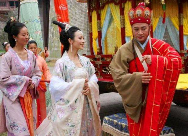 他只因少给五块钱片酬,一声不吭辞演唐僧,如今在街头卖艺为生!