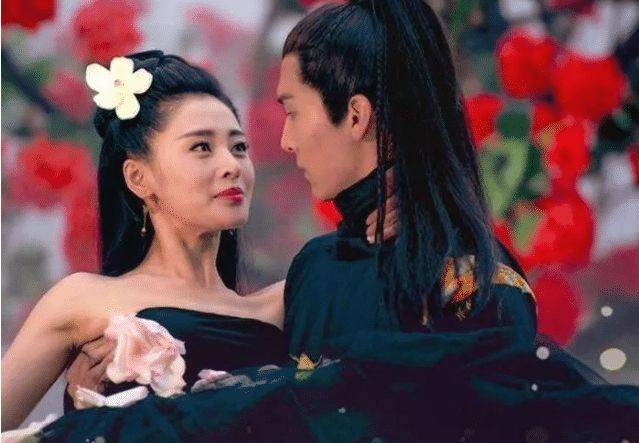 为啥电视剧中公主抱那么轻松?当看到全身照后,网友:太天真了