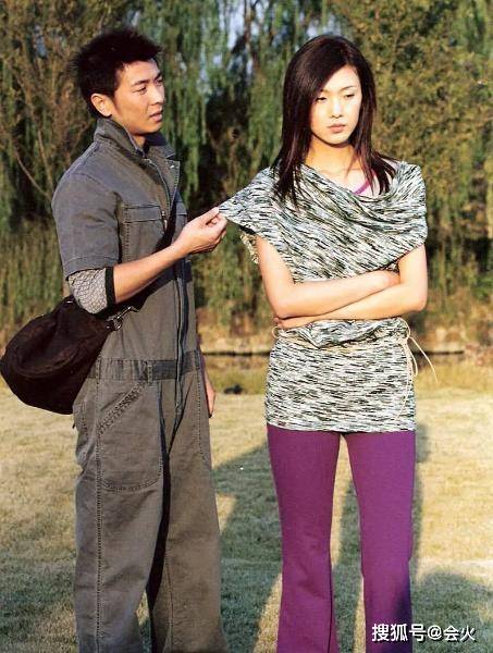 41岁“裴佩老师”罕露面,穿拖鞋都比潘阳高一大截,因身高难接戏