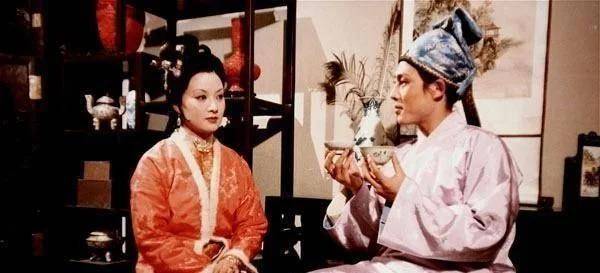 贾府2对夫妻的悄悄话,透露他们喜欢林黛玉,对薛宝钗心存不满