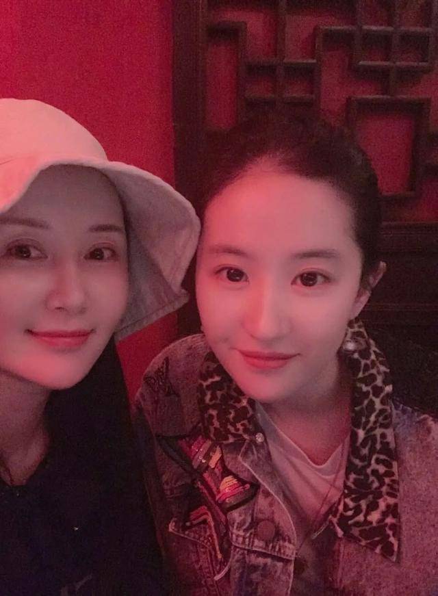 童星出道的舒畅,年少丧母,父亲弃养,到底经历了什么?