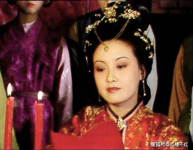 抽丝剥茧说阿凤:从刘姥姥一进荣国府,看王熙凤的世故精明