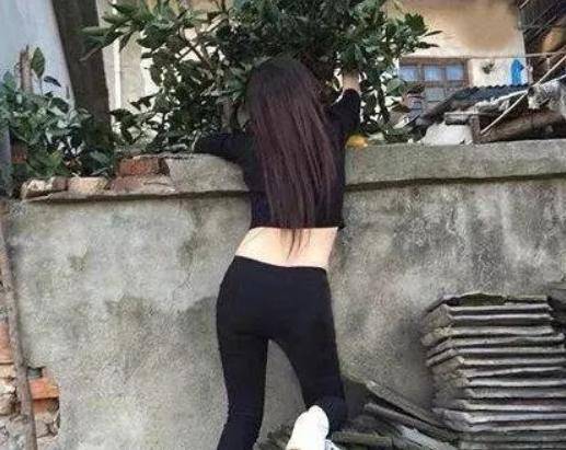 搞笑GIF:我说家里的橘子怎么少了,今天总算逮到了