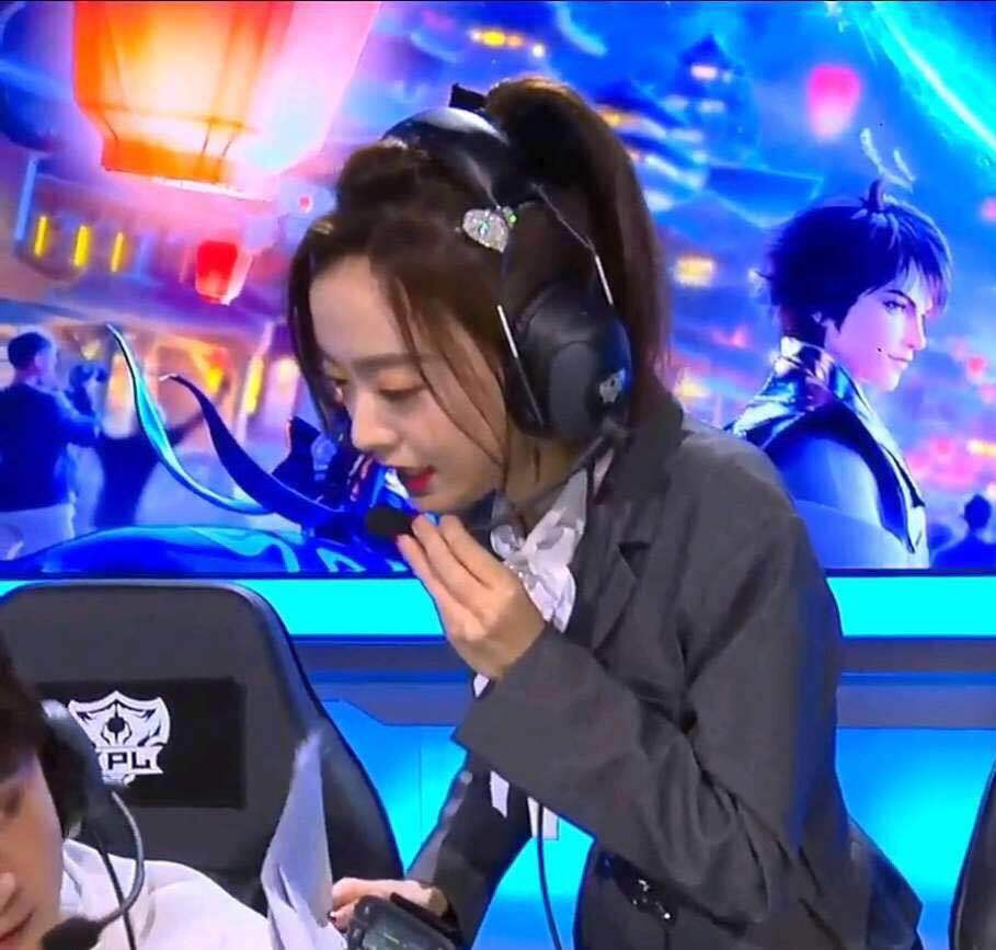 KPL:灵教练终于圆梦,上台BP有模有样,就连导播都给足排面