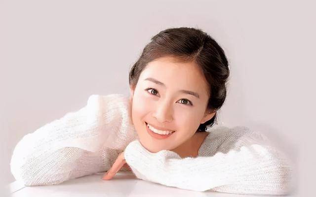 韩国第一美女金泰熙:20岁出道37岁嫁给Rain,40岁成韩星首富