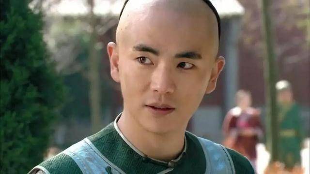 两版甄嬛传,郑晓龙的男3可以编惊鸿舞,陈凯歌的男2成了笑话