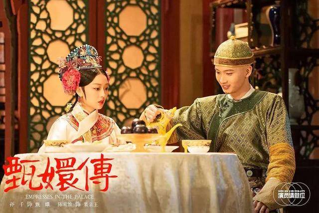 两版甄嬛传,郑晓龙的男3可以编惊鸿舞,陈凯歌的男2成了笑话