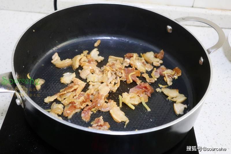 这种豆腐8元一斤,买三块钱加猪肉炒一炒,下酒又下饭,太香了!