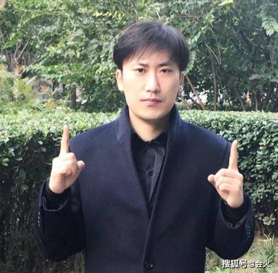 "刘能老婆"紧搂"赵玉田",猛亲三次才撒口,自称丈母娘疼姑爷