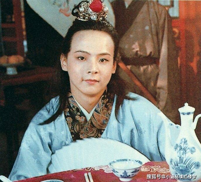 红楼梦:宝玉第二次挨打是为了戏子蒋玉菡,第一次挨打是为了谁?