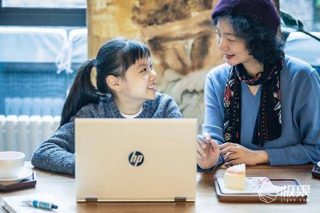 有颜有实力的智能教育本:打破墨守成规,让孩子轻松走上学霸之路