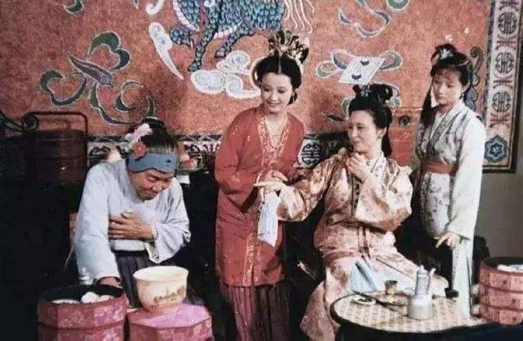 贾宝玉的富贵生活到了何种程度?答案就在他的一次小解里面!