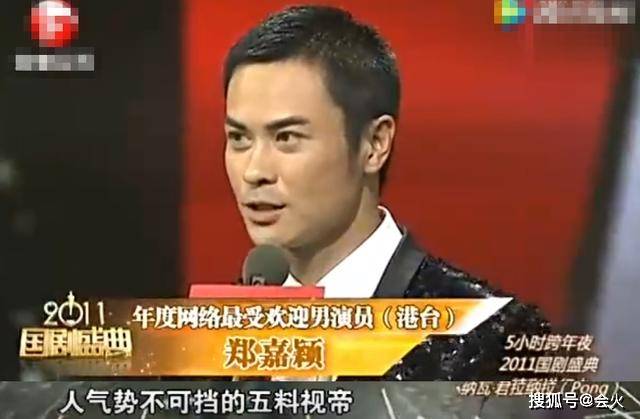 五料视帝郑嘉颖儿子正面曝光,小22岁娇妻身材辣,俩人两年抱俩