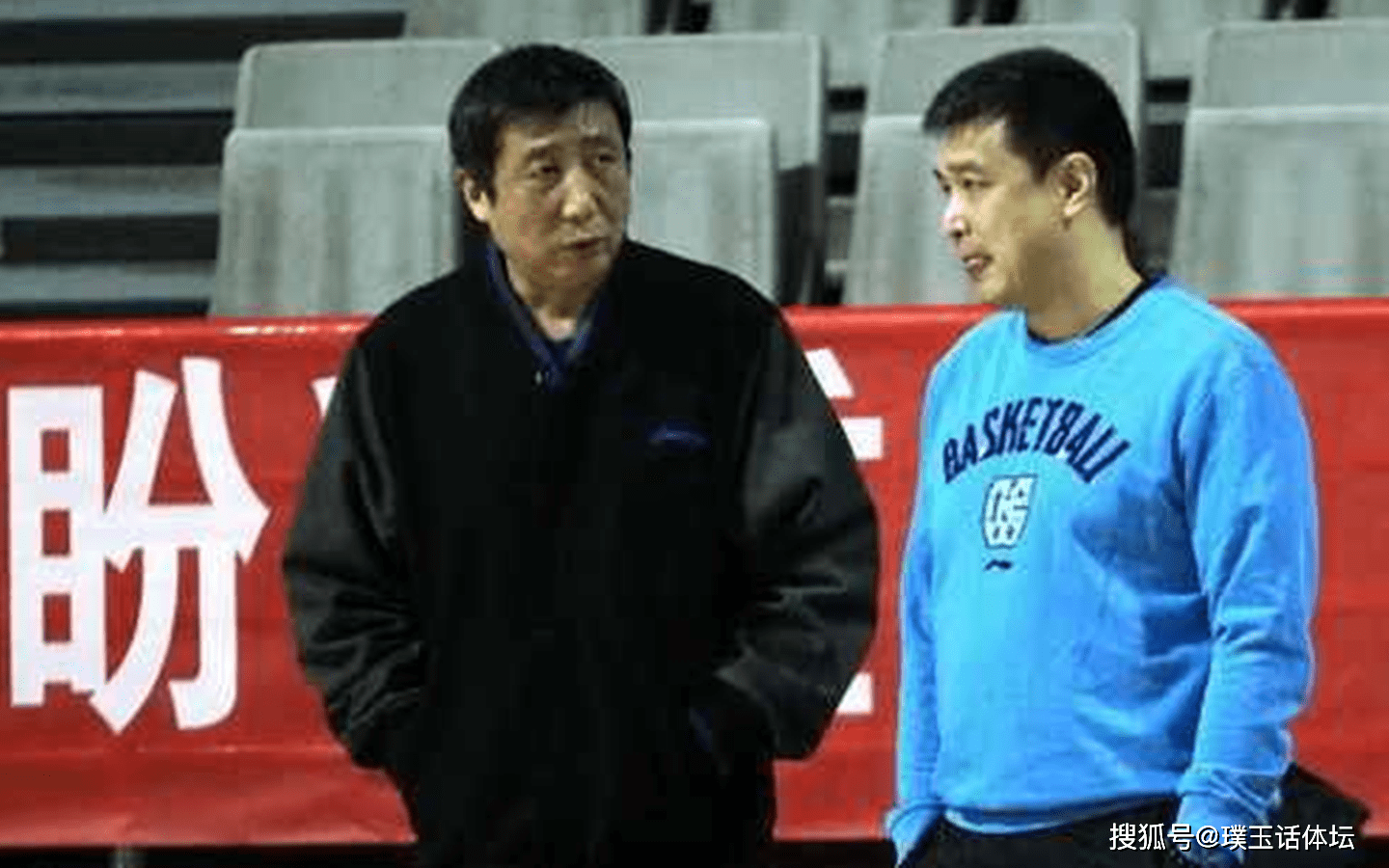 曝秦晓雯不满负面影响,首钢男篮教练组再调整,功勋老帅出山执教