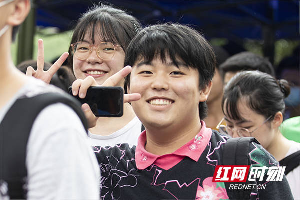 组图丨与青春说再见!他们向着“星辰大海”进发