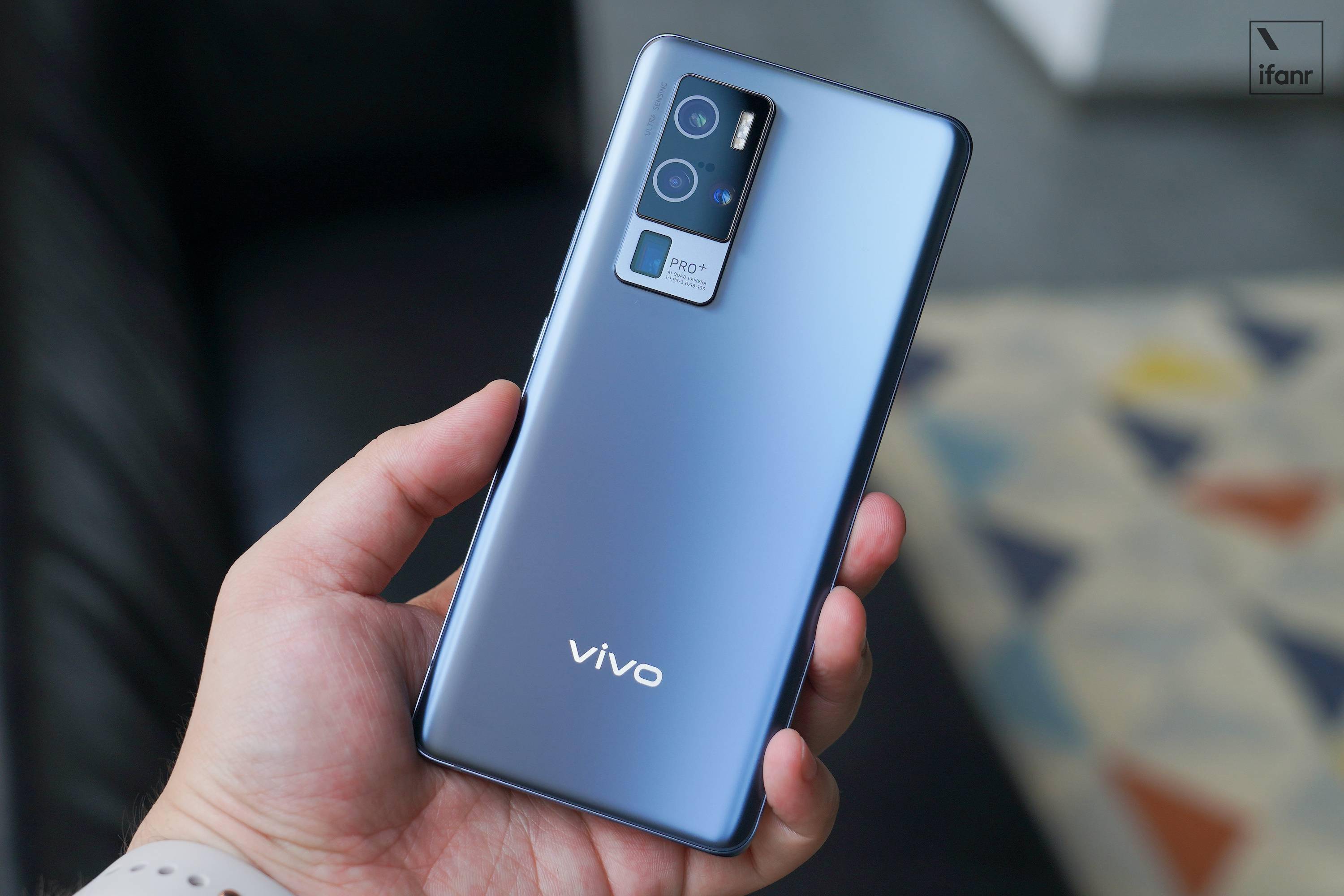vivo X50 Pro+ 评测:超大杯的 vivo 手机,用上了尺寸最大的三星相机