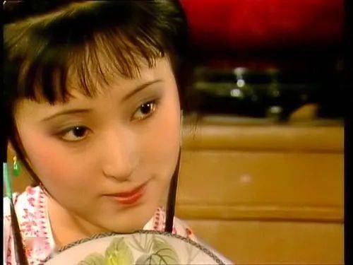 “家暴妆”爆火?明明三十年前的她们,才是真正的美妆达人!