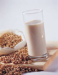 专家解疑:男人喝豆浆会导致女性化?