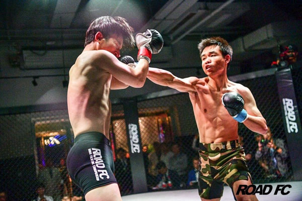 路德FC拳馆赛打响 北大博士笼中叫板散打冠军