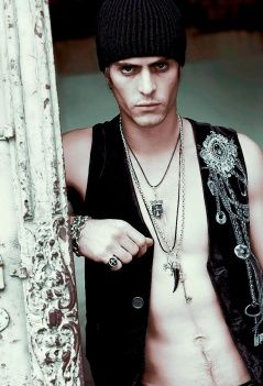 多层次巧搭 凸显日系风范