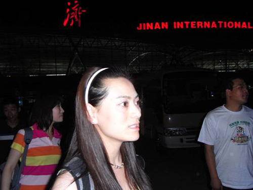 活塞球星汉密尔顿来华 神秘东方美女伴左右(图)
