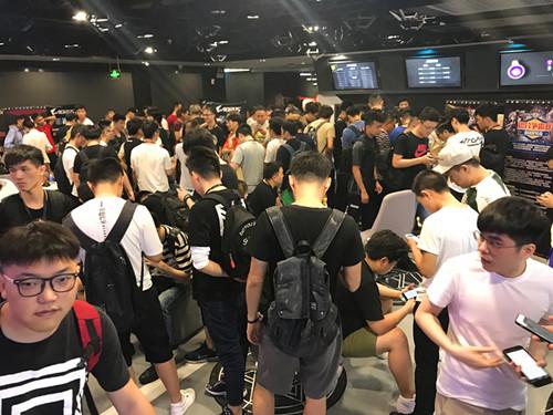 深圳首日处女秀新秀推前浪