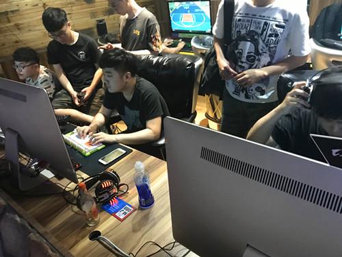 总决赛预演 斗鱼站首日的豪强纷争