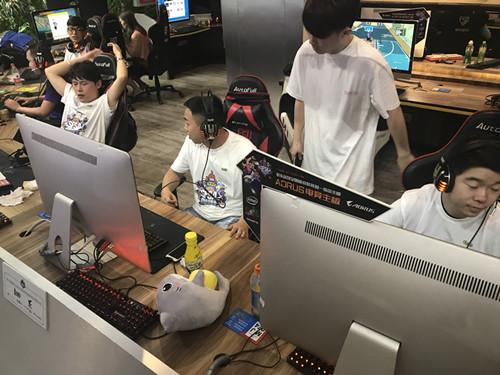 武汉斗鱼站还愿 魔力鸭终获地区赛冠军
