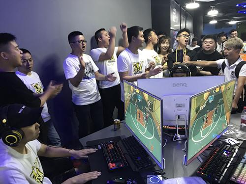 星秀崛起 伟伟携队友杭州站终圆梦