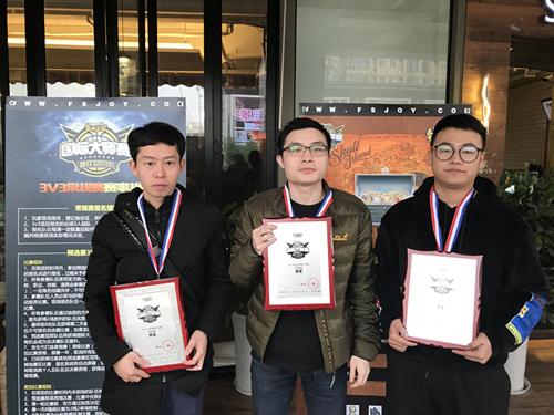 力压职业战队夺冠 国服第一PF霸气宣言