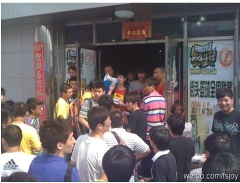 街头篮球北京热火开赛 聋哑选手精神引人敬佩