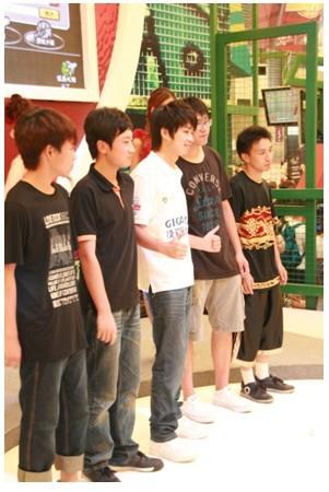 人族皇帝Sky亲临现场 任《街头篮球》2v2特约嘉宾