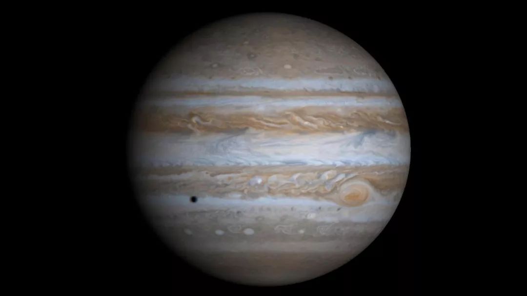 没想到吧,太阳系的这个行星根本不绕太阳转