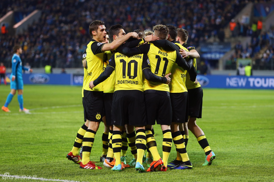 欧冠-莱万梅开二度罗伊斯传射 多特蒙德客场4-2胜