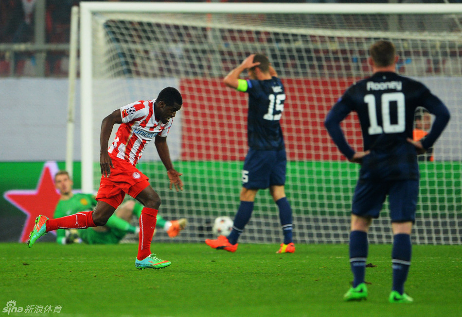 欧冠-范佩西失良机曼联0-2客场负 阿森纳租将破门