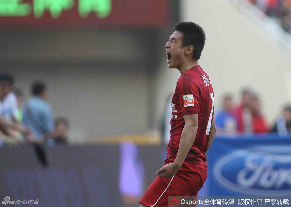 中超-武磊破荒孔卡策进球 上港3-0建业仍榜首
