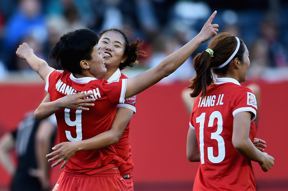 世界杯-王丽思王珊珊破门 女足2-2小组第2出线