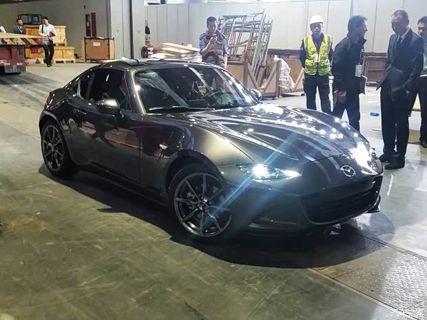 2017上海车展探馆:马自达MX-5 RF实车