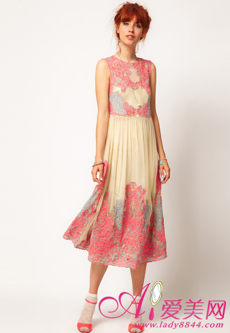 炎炎夏日穿什么 度假风长裙来救场,推荐盛夏养眼连衣裙