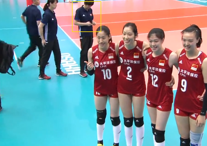 郎导哭了!中国女排11连胜,郎平赛后回应泪水,情商真高