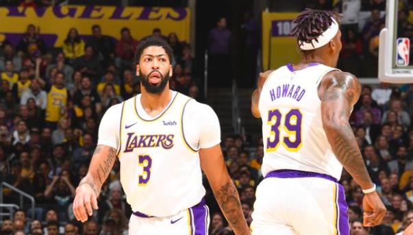 NBA官方电贺!詹姆斯创73年独一无二纪录,科比携女儿在现场见证