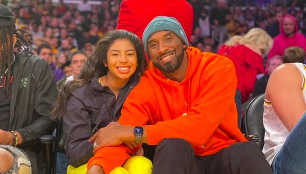 NBA官方电贺!詹姆斯创73年独一无二纪录,科比携女儿在现场见证