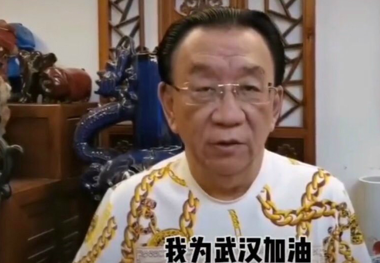 侯耀华录制视频为武汉加油,却因为这件事,遭网友调侃