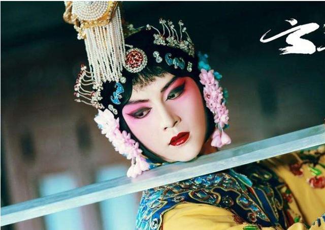 尹正陈晓反串虞姬致敬张国荣:一个丑哭一个美死!